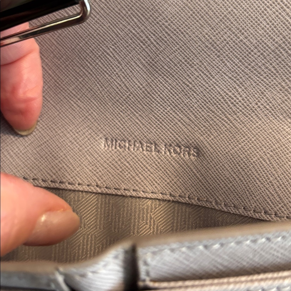 Michael Kors Elegant Cream Textured Women's Clutch - Picture 8 of 12